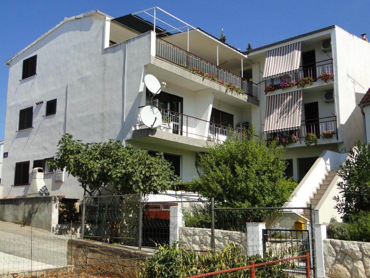 Lucija Apartment Primošten Екстериор снимка